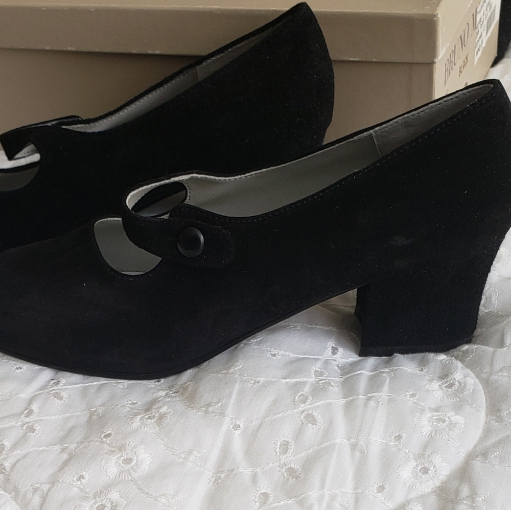 Black 2 inch leather shoe